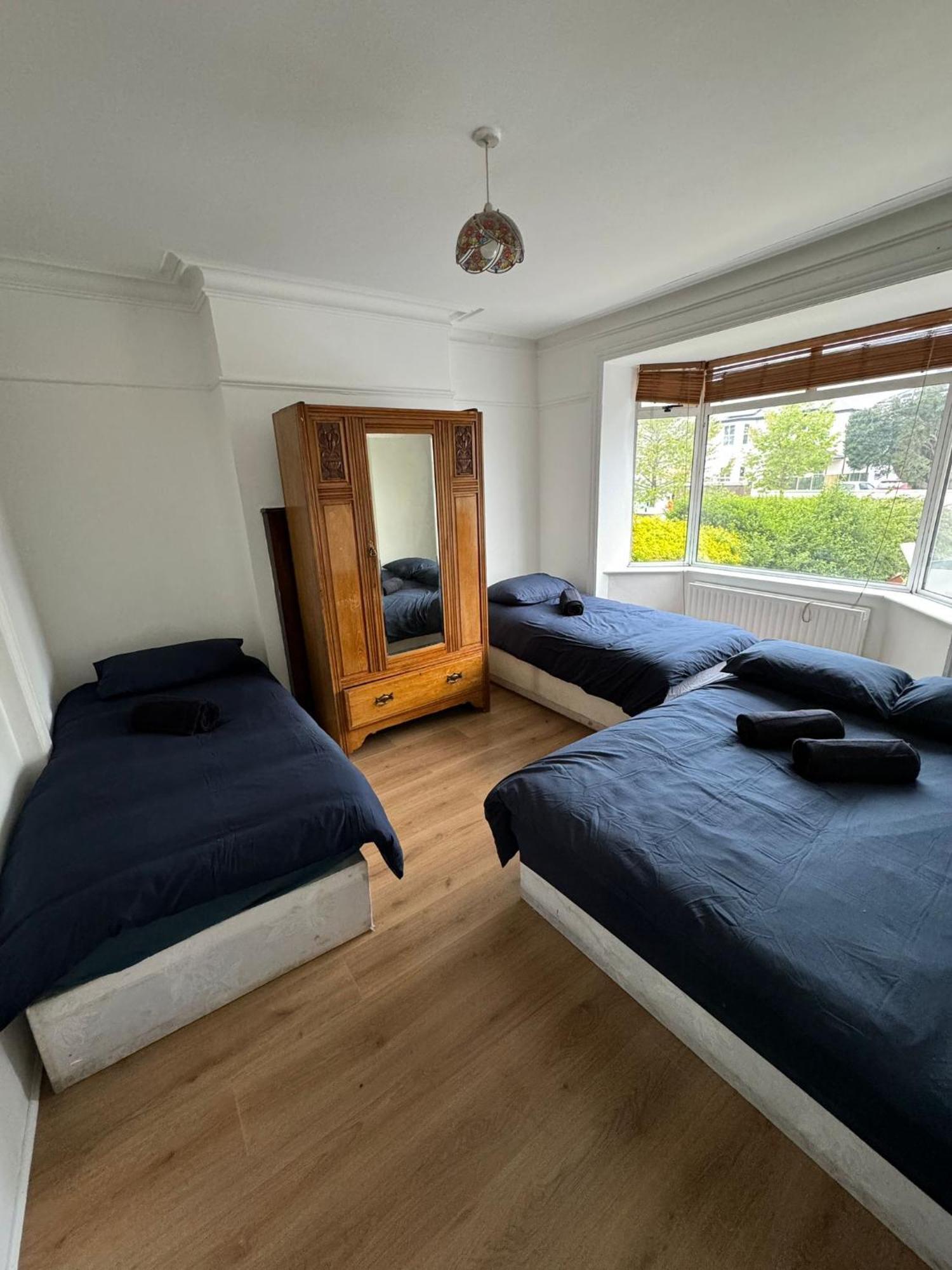 Big Family Room In Room At 2 Iveragh Rd-4 - Dublin