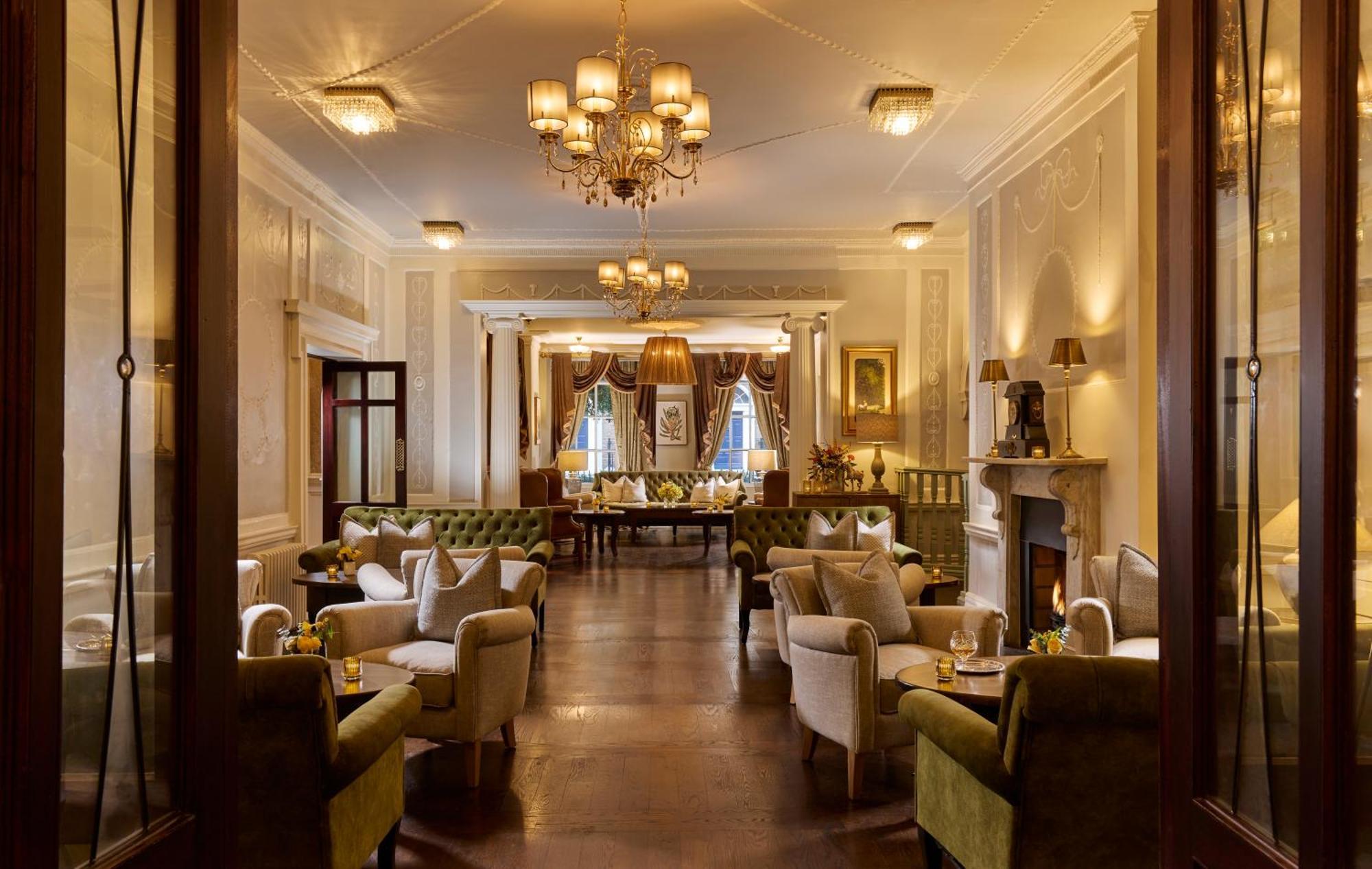Buswells Hotel